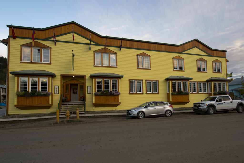 Aurora Inn Dawson City Exterior foto